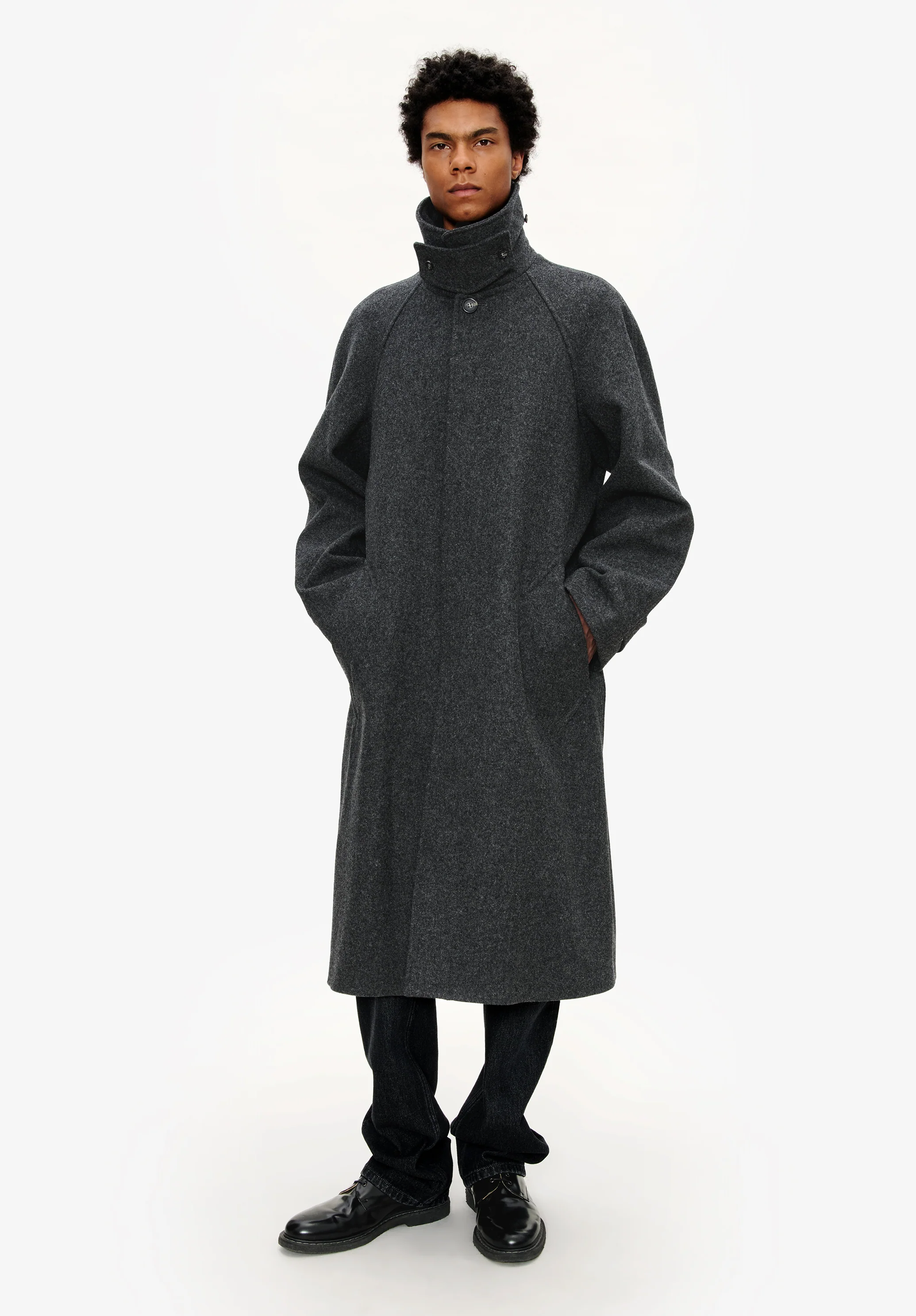 Oversize solid-colour coat with raglan sleeves - Image 4